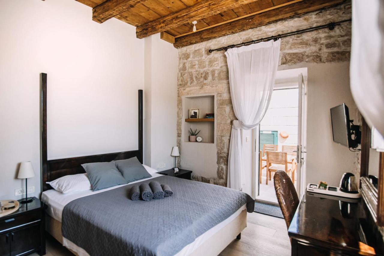 Chambre Double Supérieure avec Terrasse - Rez-de-Chaussée