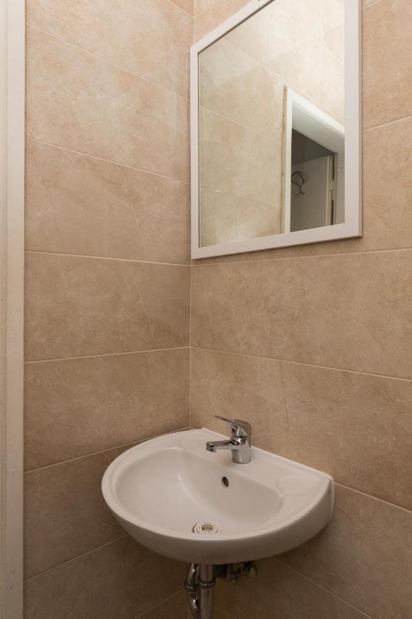 Chambre Simple Économique avec Salle de Bains Commune