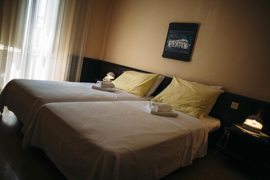 Chambre Double ou Lits Jumeaux avec Salle de Bains Privative