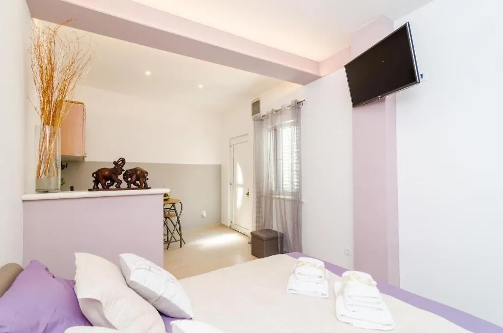 Apartment & Room Lady O-1