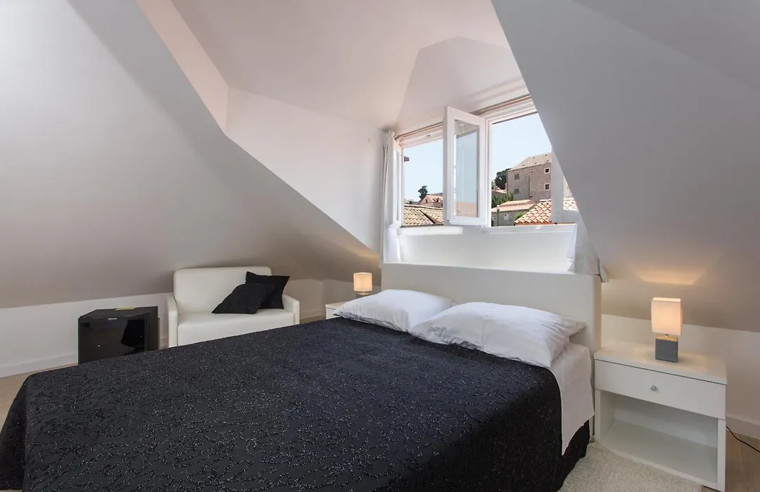 Klarisa Palace Rooms-1