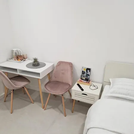 Room M&M-3
