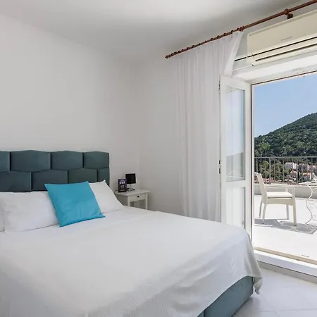 Villa Misita Elegant Seaview Rooms-2