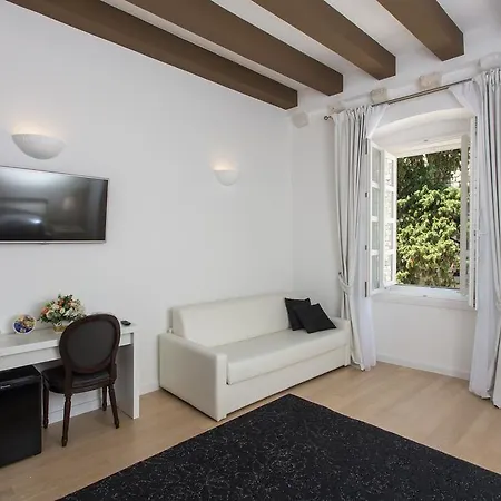 Klarisa Palace Rooms-2